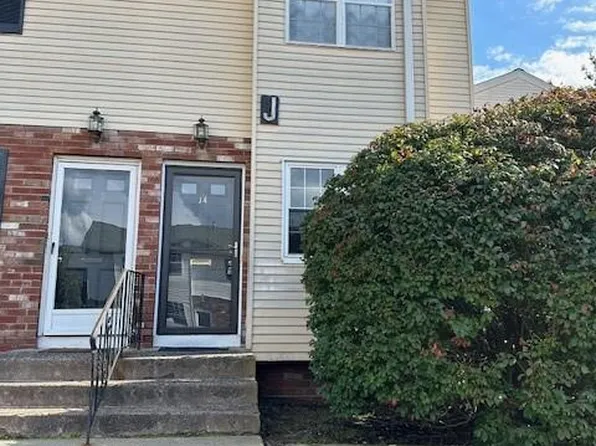 4 Bradley Circle #J4, Enfield, CT 06082