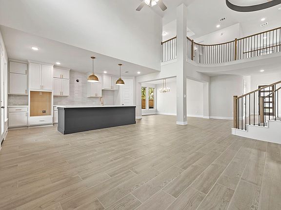 5th image of 212 Silver Sage Ct