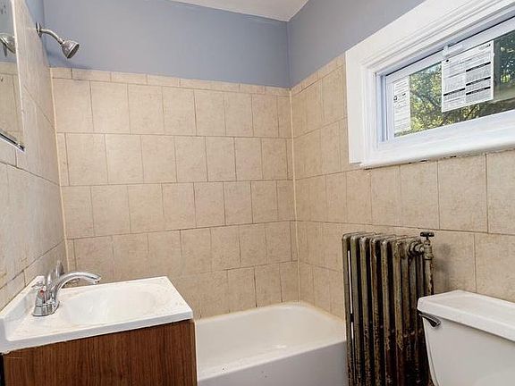 5th image of 18 E 21st St