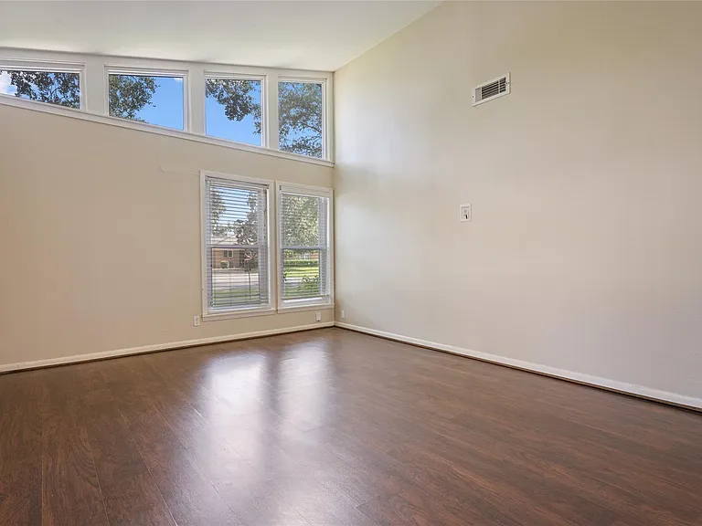 3808 Avenue O — Photo 12