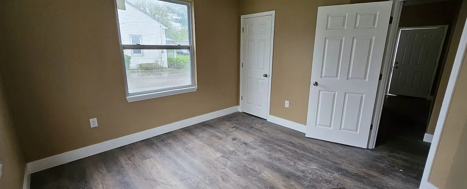 5 bed, 2028 sqft, $2,650 — Photo 4