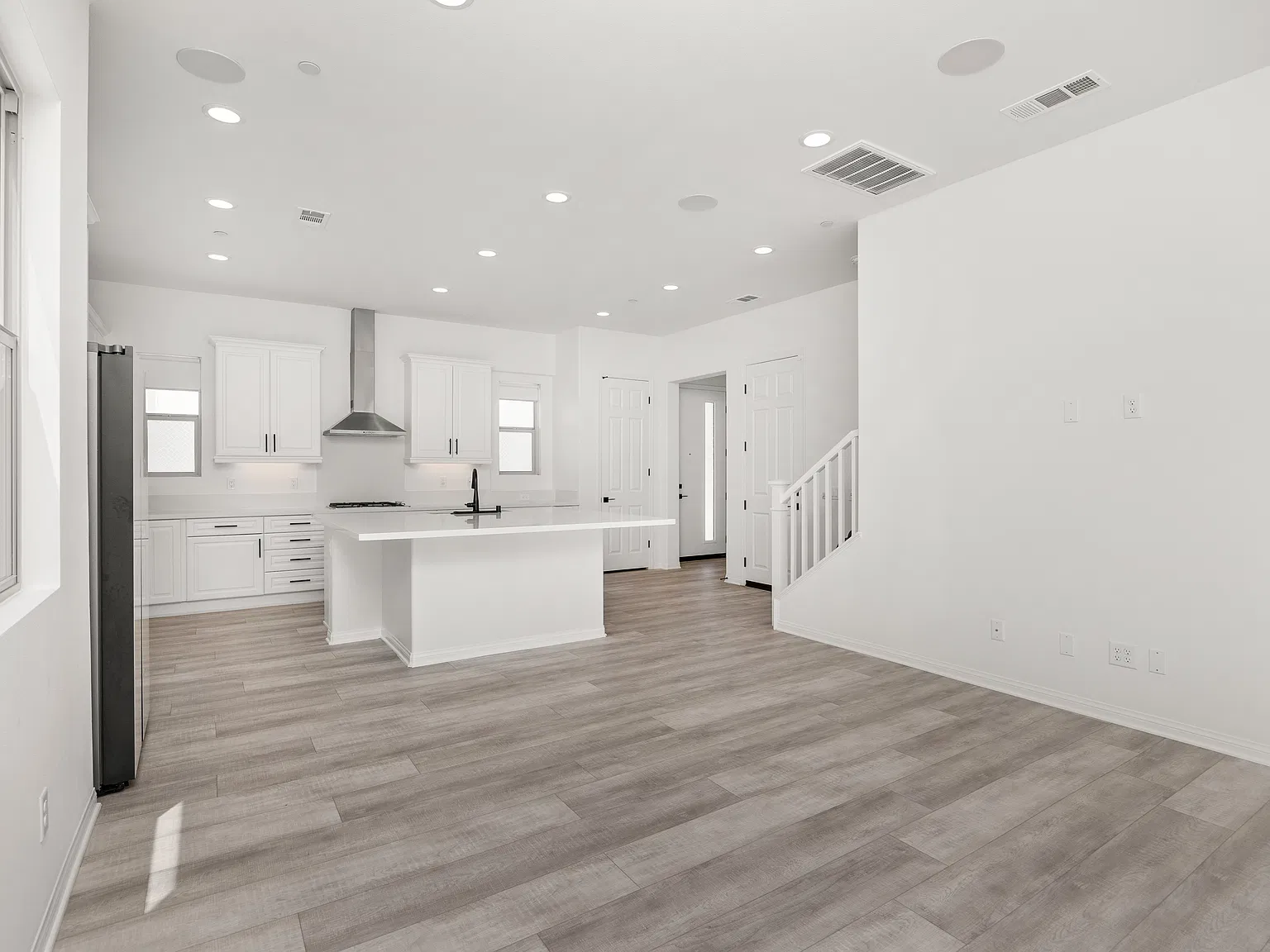3 bed, 2.5 bath, 1790 sqft, $5,200 — Photo 4