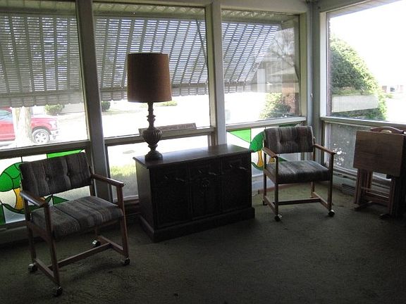 5th image of 3422 Whitcomb Ave
