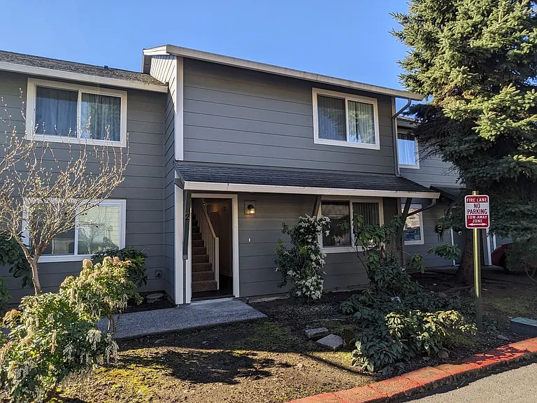 Royal Crest Townhomes — Photo 6