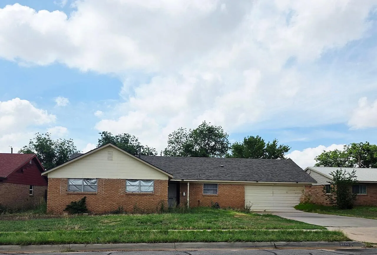 3 bed, 2.0 bath, 1700 sqft, $1,800 — Photo 1