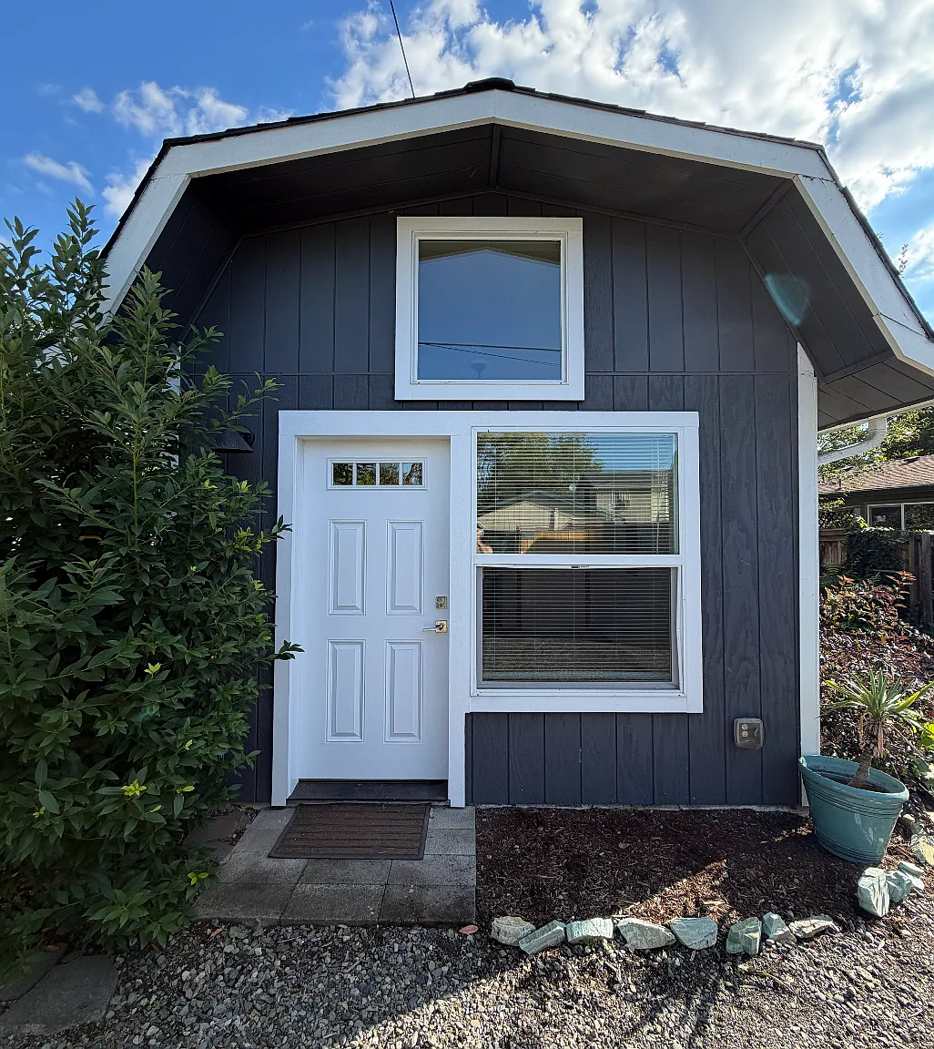 1 bed, 300 sqft, $1,400 — Photo 1