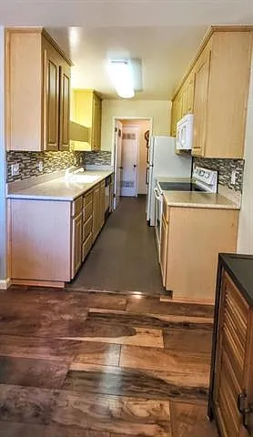 1630 Dolphin Dr — Photo 2