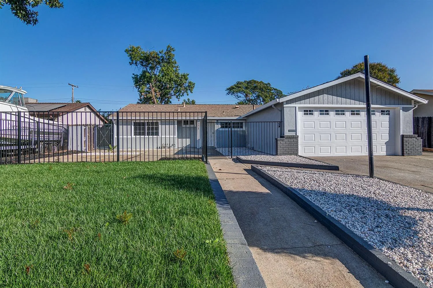 10519 Silverwood Way photo 1