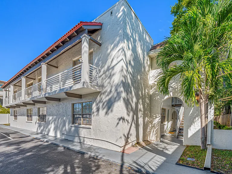 3211 W De Leon St — Photo 10