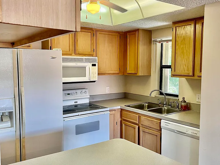 2470 SE Garden Ter #502 — Photo 8