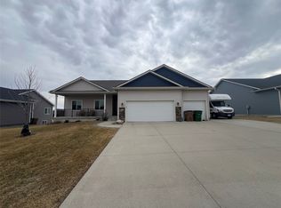 831 Lost Lake Dr, Polk City, IA 50226