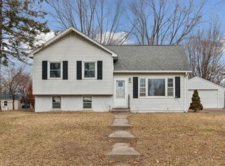 2068 Longview Dr, New Brighton, MN 55112