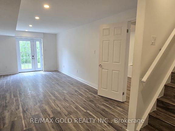 5th image of 1226 Duignan Cres