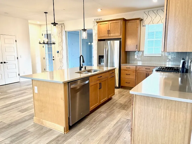 1825 Coastal Ct — Photo 4