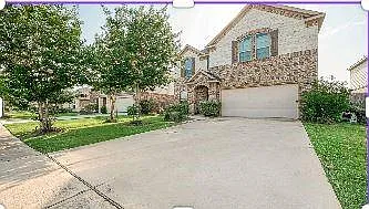 4 bed, 2.5 bath, 2645 sqft, $2,400 — Photo 2
