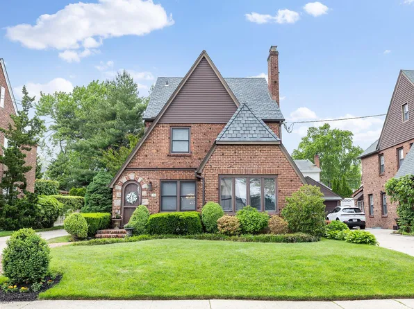 179 Brixton Road S, Garden City South, NY 11530