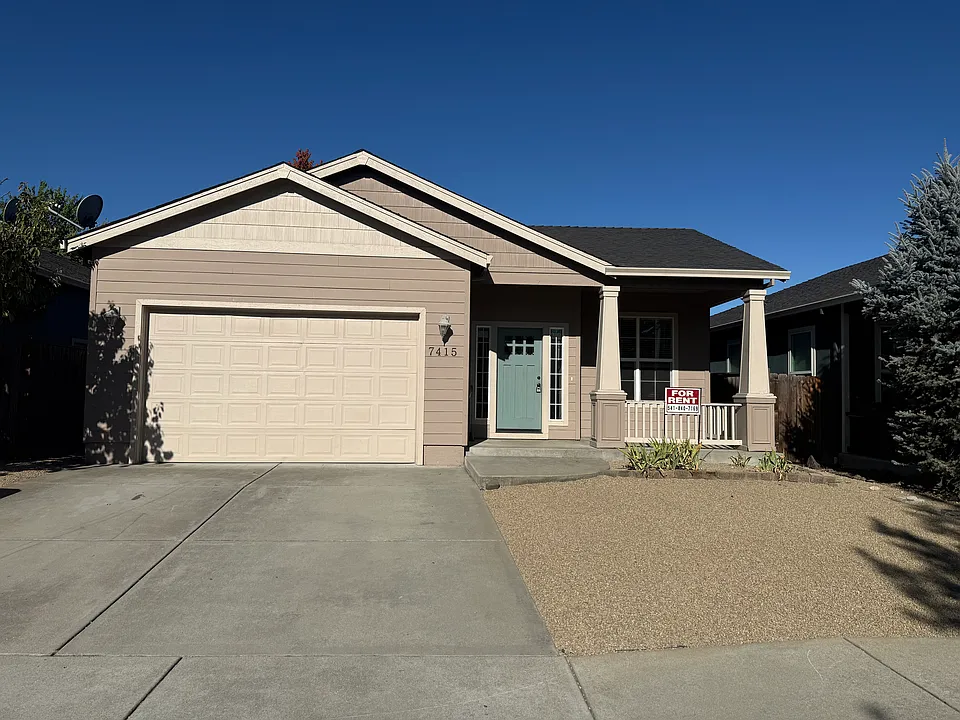 7415 Stonefield Dr