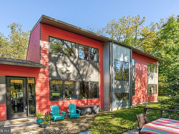 5th image of 210 Meadowview Dr