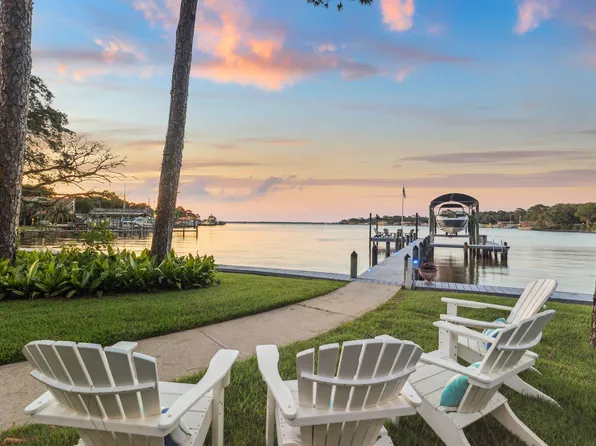 702 Beach Dr, Destin, FL 32541