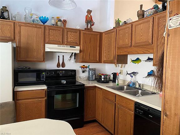 2nd image of 4259 Hadley Ct #4259