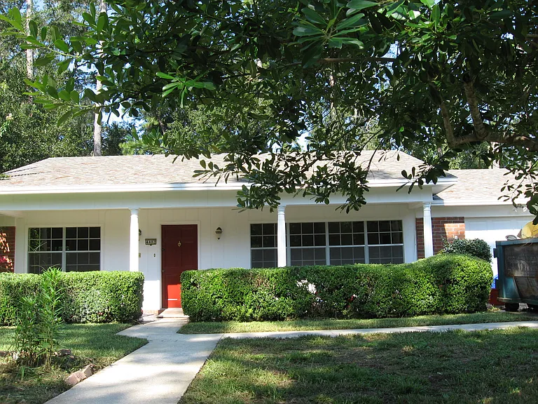 4402 NW 32nd St — Photo 2