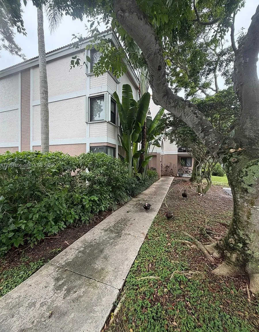 Grand Marquis Condo Homes — Photo 2