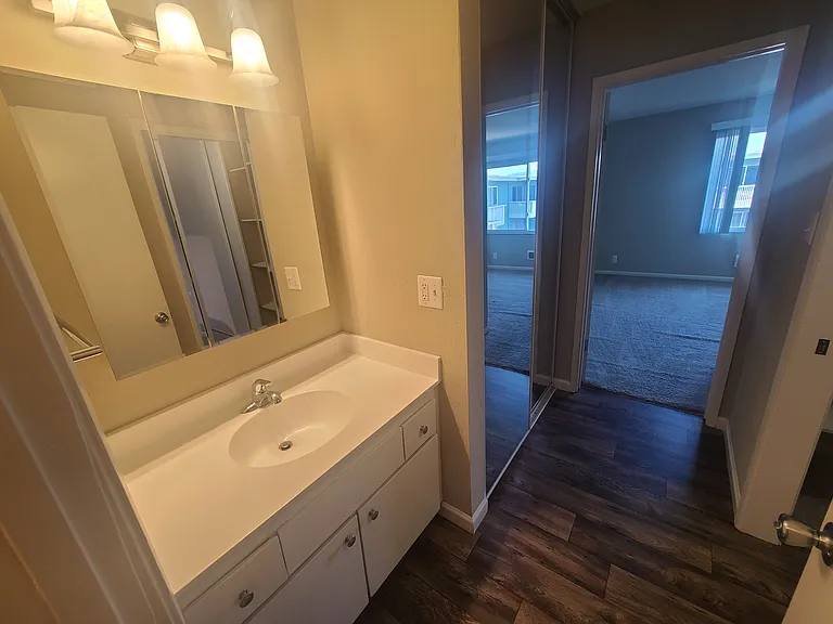 Tropic Sands Apartments — Photo 57
