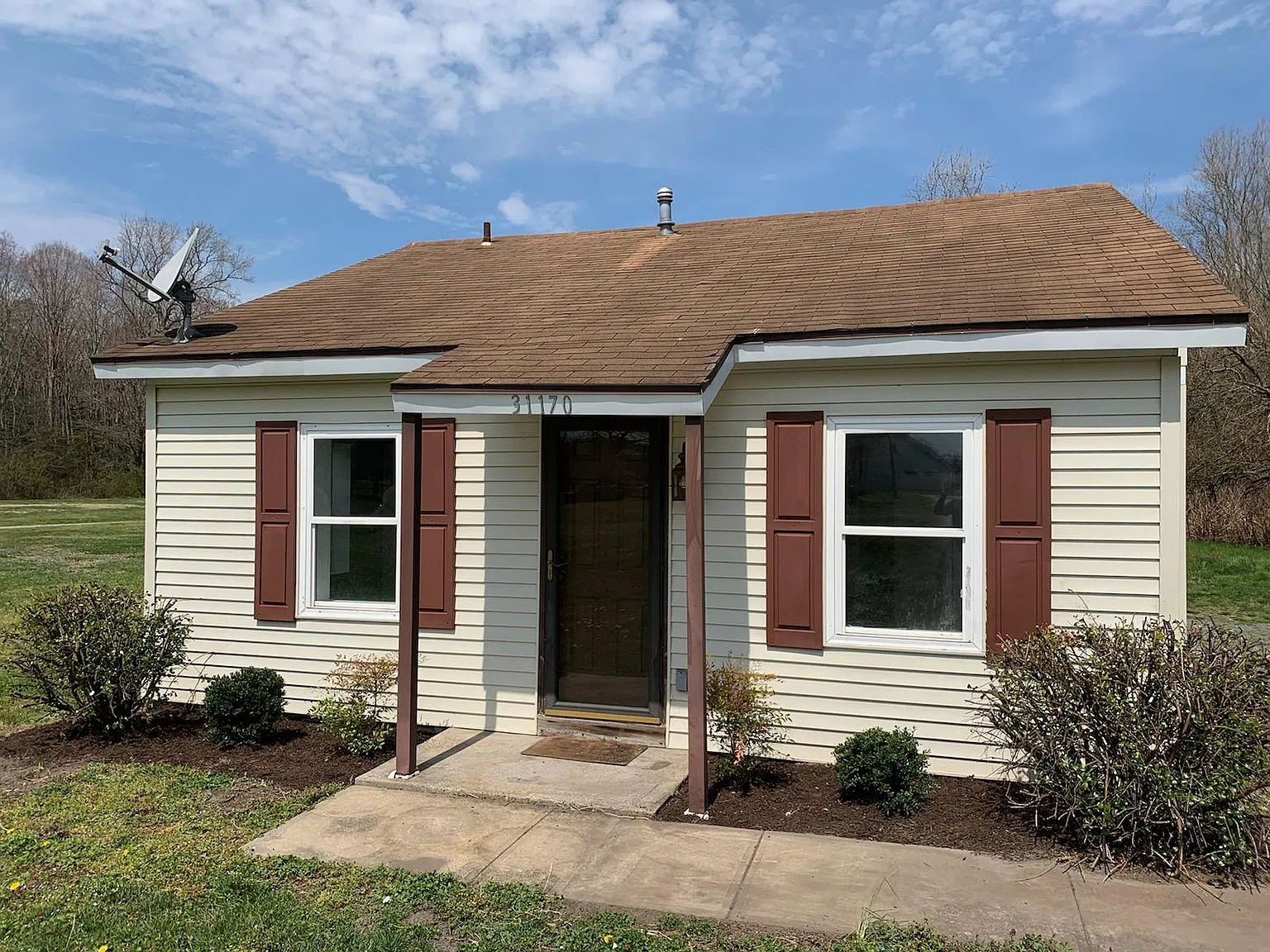 2 bed, $1,000 — Photo 1
