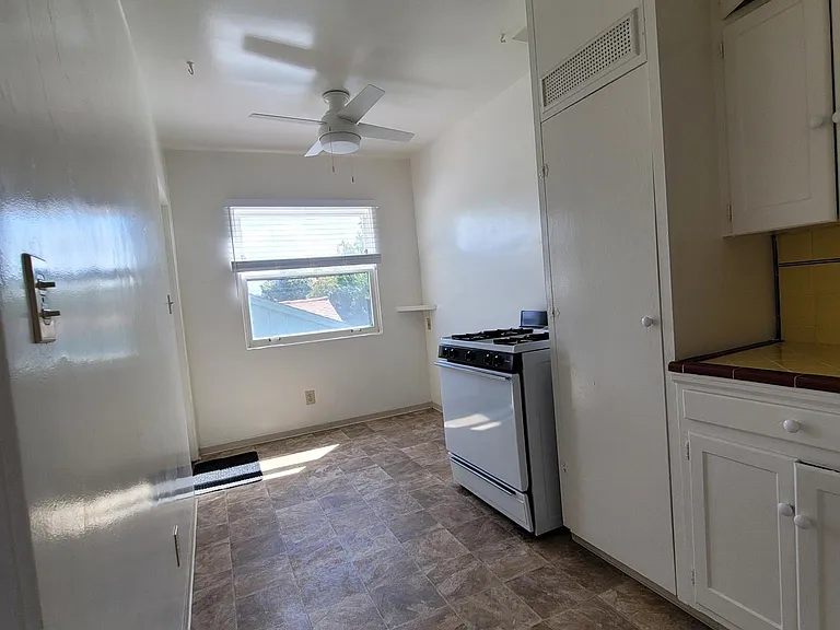 3724 Ingraham St #3724 — Photo 6