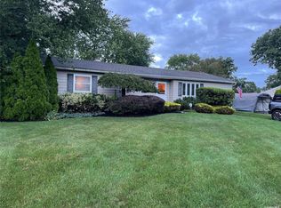 5 Scotty Ln, Centereach, NY 11720