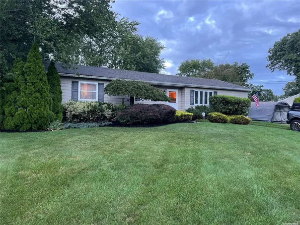5 Scotty Lane, Centereach, NY 11720