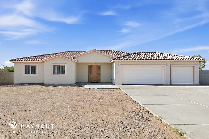 3 bed, 2.0 bath, 2133 sqft, $2,300 — Photo 1