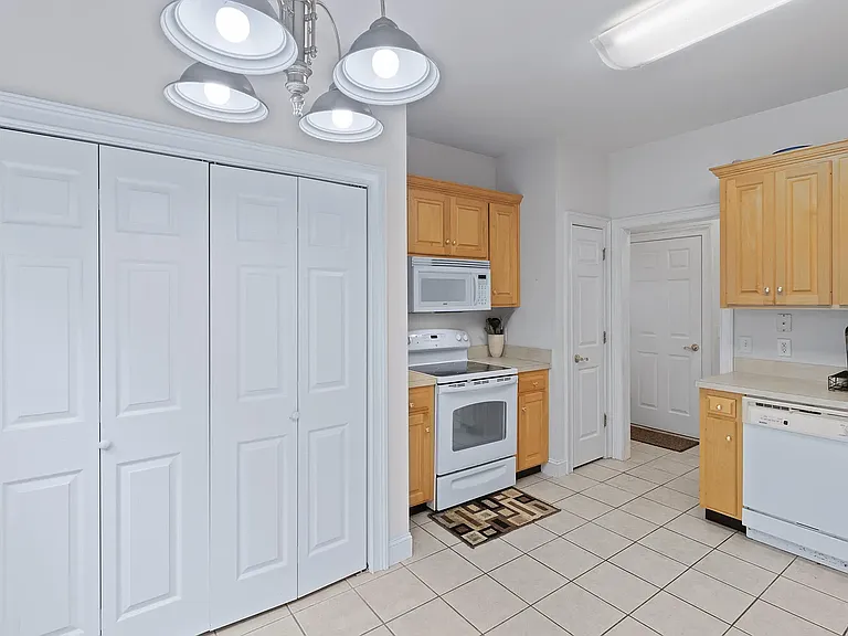 1362 Springview Dr — Photo 6