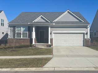 1352 Nuthatch Ln, Lake Orion, MI