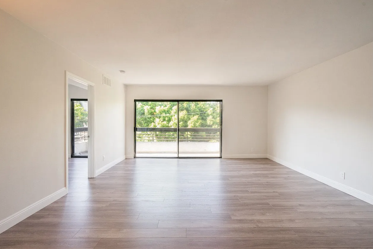 2041 N. Commonwealth Ave. — Photo 3