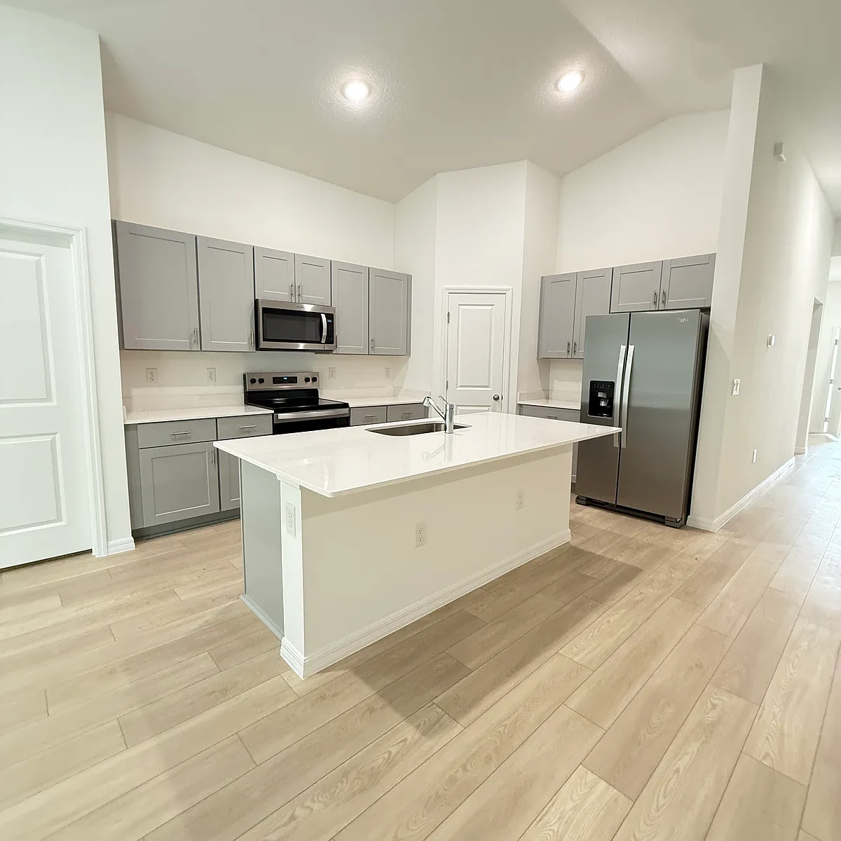 Building Photo - 5409 San Pietro Dr