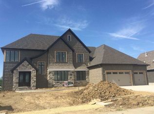 6340 Wildberry Dr, Bettendorf, IA 52722