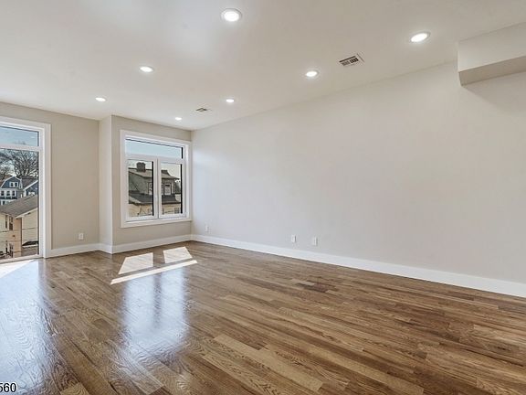 4th image of 31 Grace St