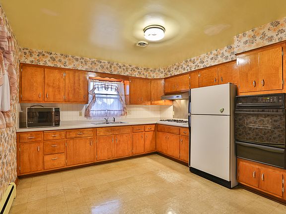 4th image of 439 W 56th Pl