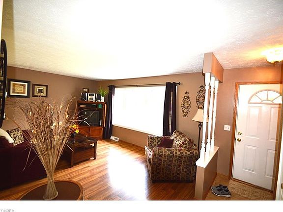 4th image of 217 Wenner St