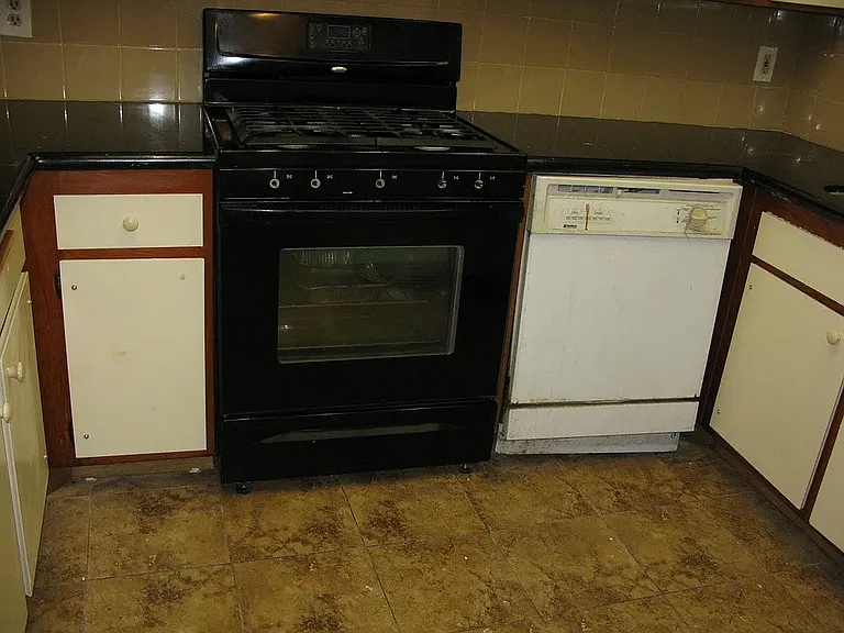 2905 Montrose Ave #214 — Photo 8