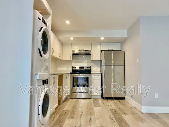 1310 Mine Hill Dr #2, Kelowna, BC V1P 1T6