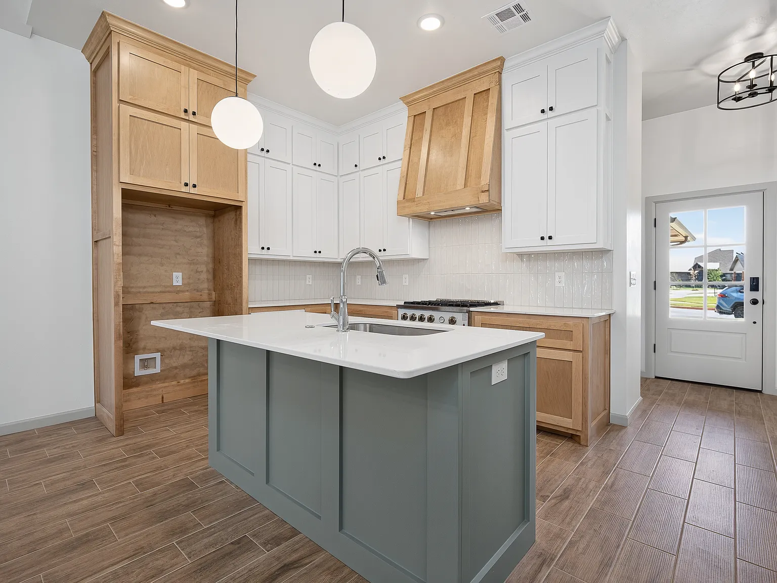 4 bed, 2212 sqft, $2,295 — Photo 1
