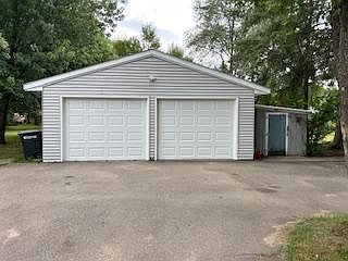 2nd image of 18606 Riverwood Dr