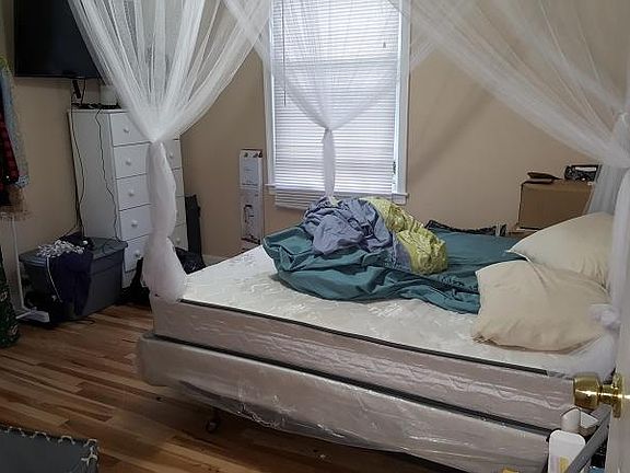 4th image of 213 N 6th Ave #1