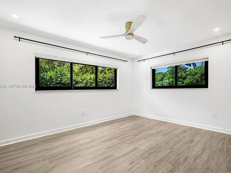 7810 Beachview Dr — Photo 42