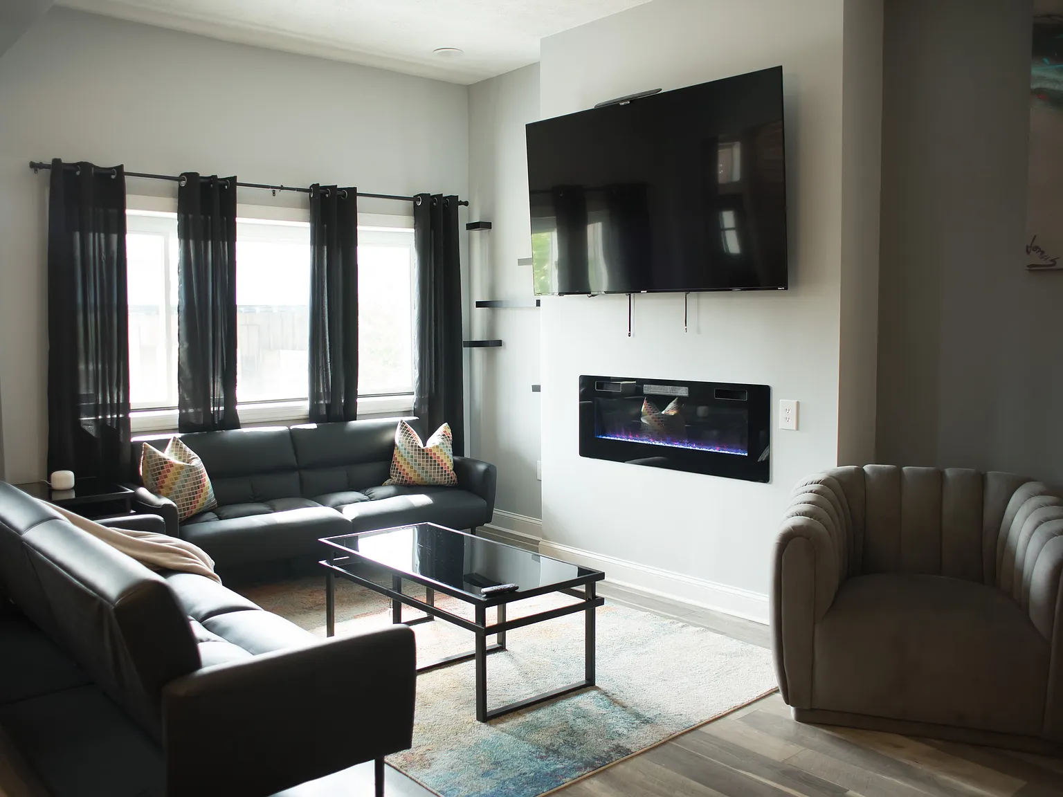 3 bed, 1944 sqft, $2,200 — Photo 3