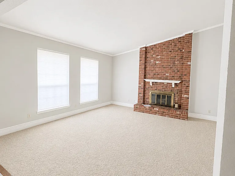 1718 Leicester St — Photo 2