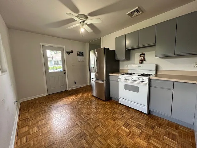 805 Hollyberry Dr — Photo 4