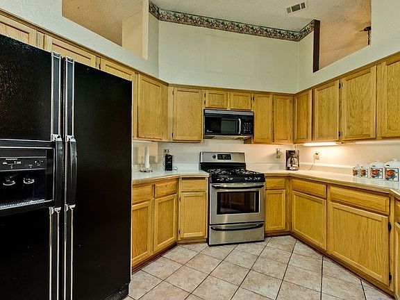 3rd image of 921 Knollwood Dr